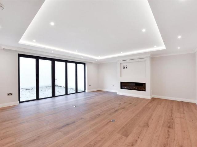 House for rent in Penn, Knotty Green