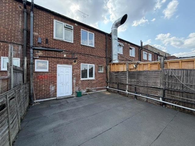 Flat for rent in Hayes, Greater London