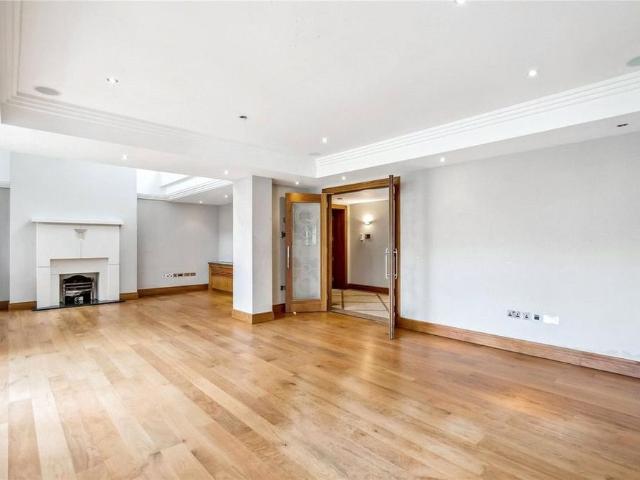 House for rent in Sunningdale