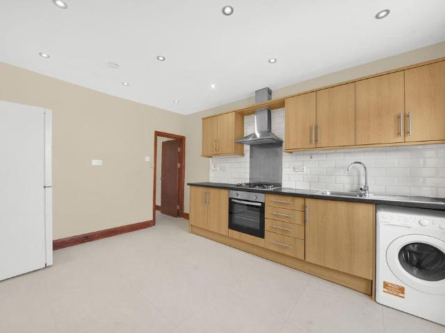 Flat for rent in Loxford, Seven Kings