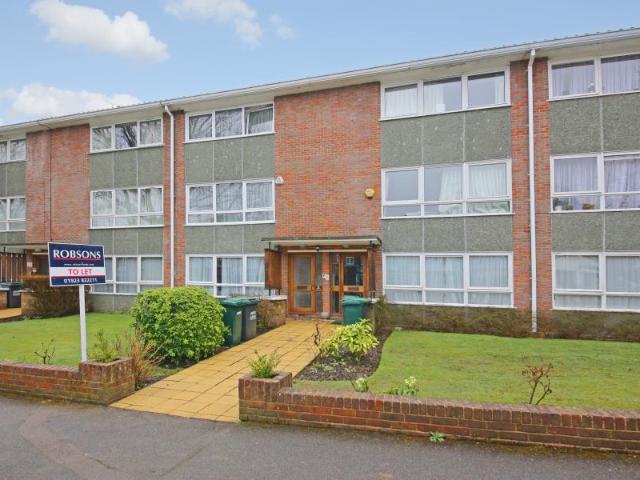 Flat for rent in Batchworth