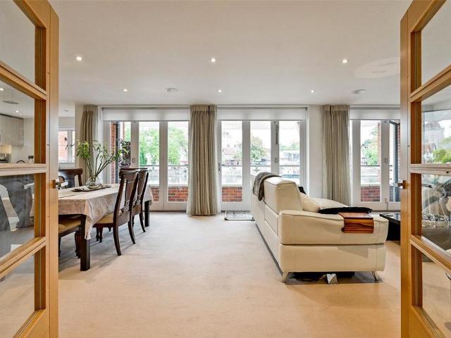 House for rent in Eton