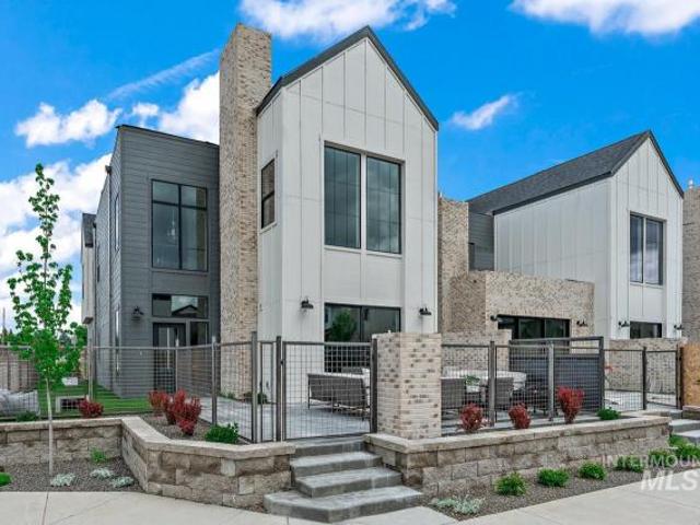 Townhouse for sale in Eagle