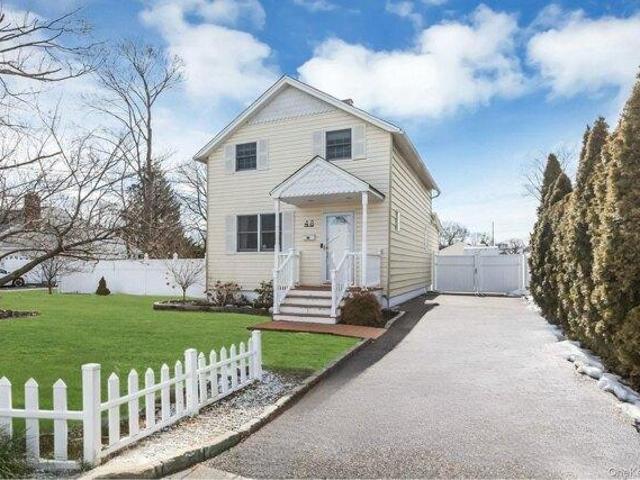 House for sale in Bohemia, New York