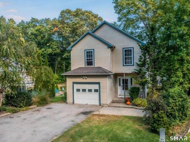 House for sale in Giants Neck, East Lyme