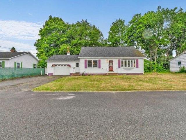 House for sale in East Millinocket, Maine