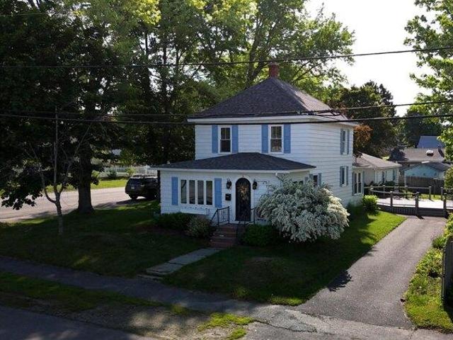 House for sale in East Millinocket, Maine