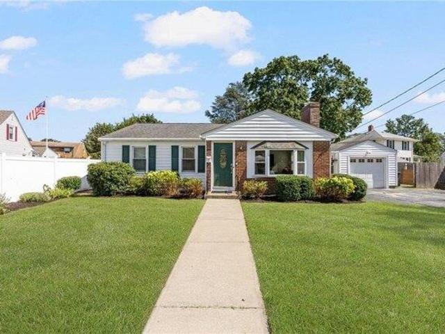 House for sale in Kent Corner, East Providence