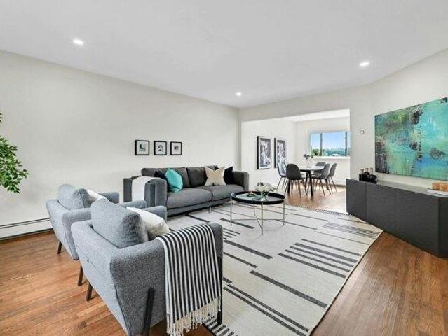 Condo for sale in Edgewater, New Jersey