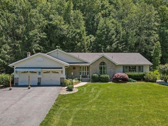House for sale in Effort, Pennsylvania