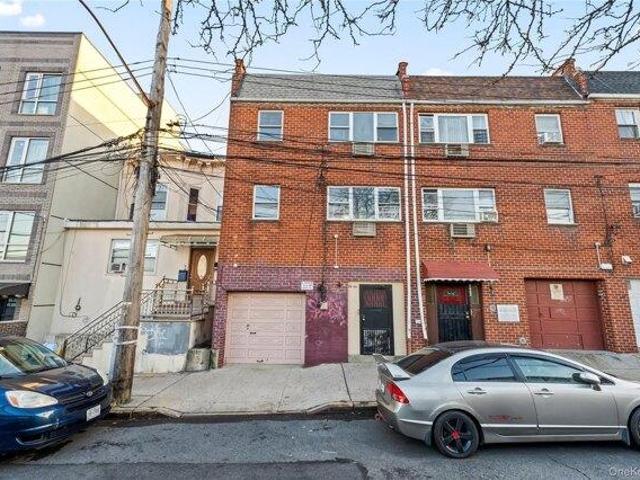 House for sale in Queens, Arverne