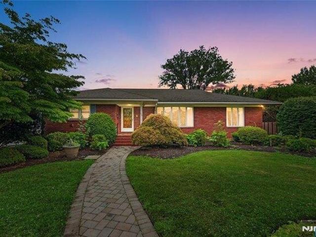 House for sale in Elmwood Park, New Jersey