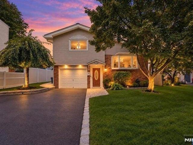 House for sale in Elmwood Park, New Jersey