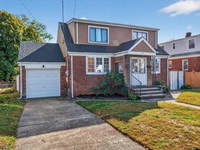 House for sale in Elmwood Park, New Jersey