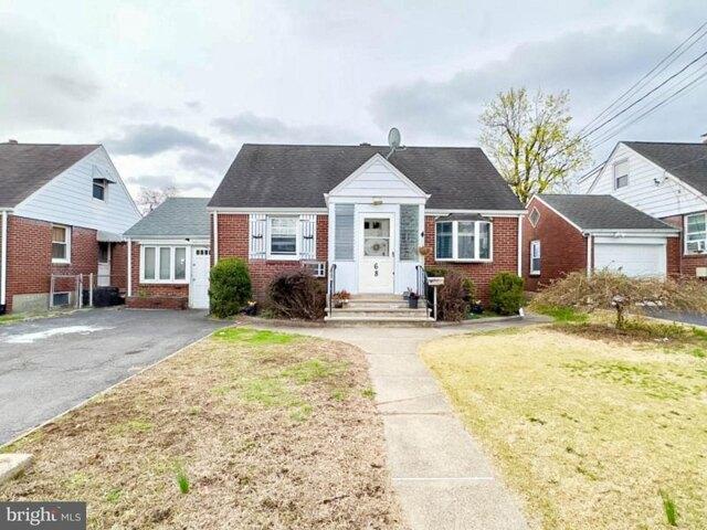 House for sale in Elmwood Park, New Jersey