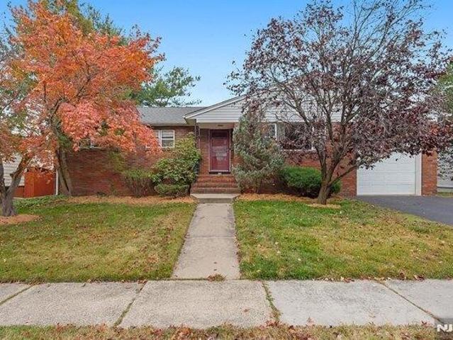 House for sale in Elmwood Park, New Jersey