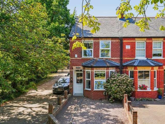 Cottage for sale in Farnham Common, Buckinghamshire