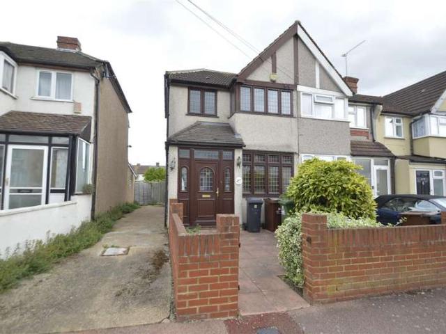 Terraced House for sale in Dagenham, Dagenham