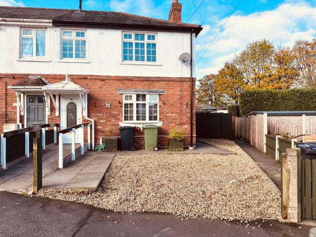 Cottage for sale in Woodsetton, Coseley