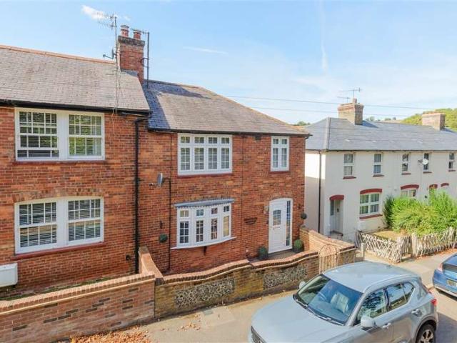 Cottage for sale in The Butts, Kent