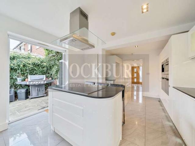 Cottage for sale in Mottingham, Greater London