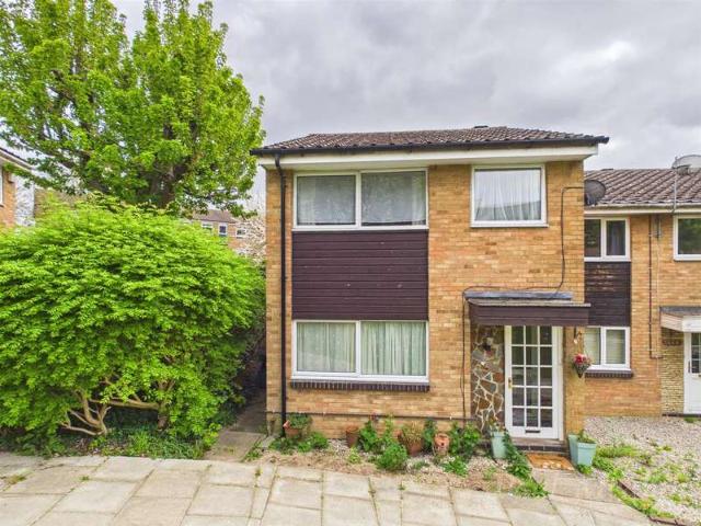 Cottage for sale in London Borough of Croydon, Forestdale