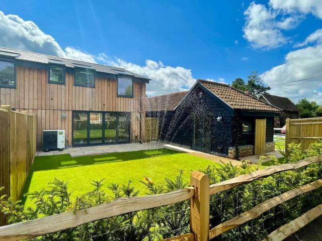 Cottage for sale in Hillview, Surrey