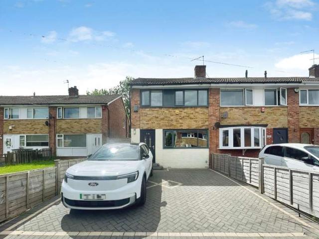Cottage for sale in Greengates, West Yorkshire