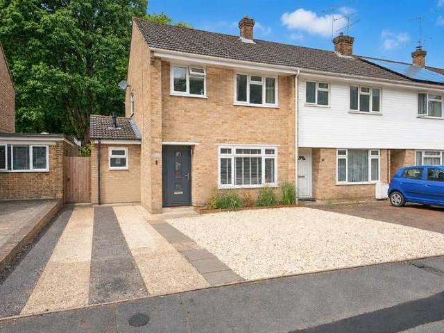 Cottage for sale in Heol-las, Surrey
