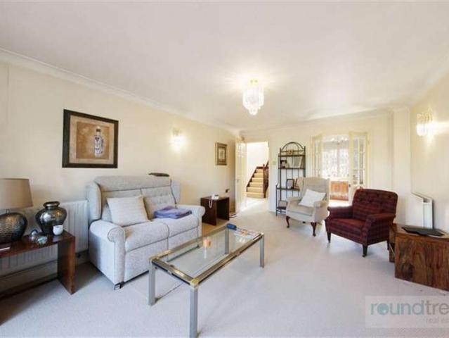 Cottage for sale in Hendon, Greater London