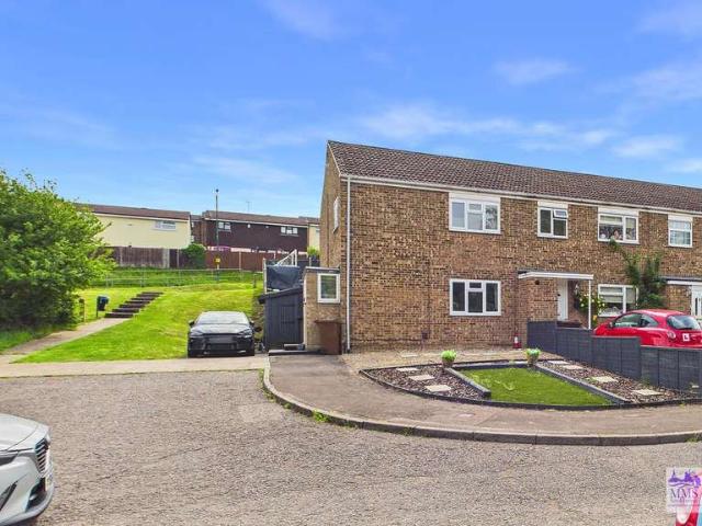 Cottage for sale in Upper Luton, Chatham