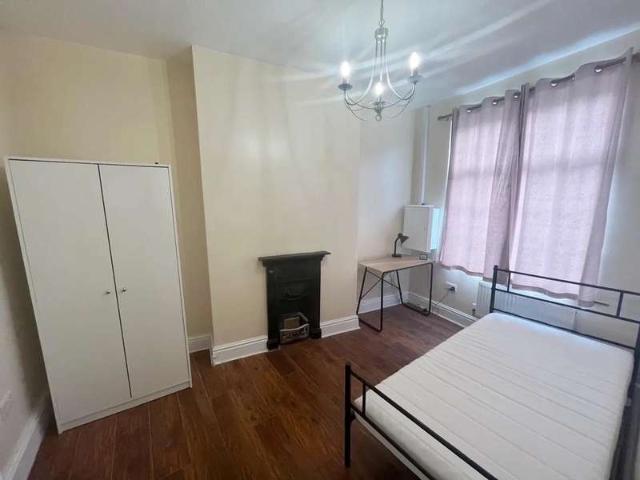 Terraced House for rent in Coventry, Ball Hill