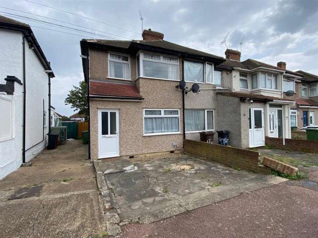 Terraced House for sale in Dagenham, Dagenham