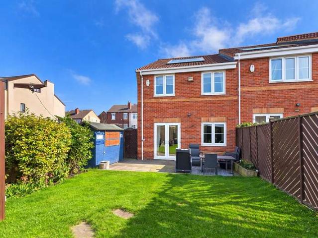 Cottage for sale in Featherstone, North Featherstone