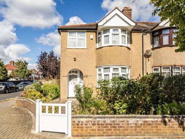 Cottage for sale in Greater London