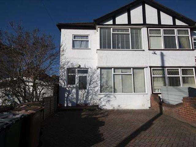 Terraced House for sale in Chingford, Highams Park