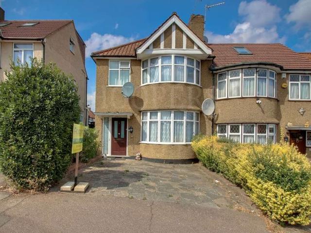 Cottage for sale in Kingsbury, Greater London