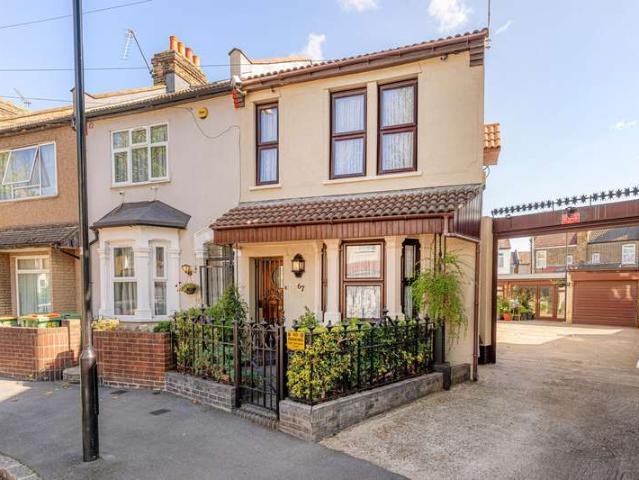 Cottage for sale in Upton Park, Greater London