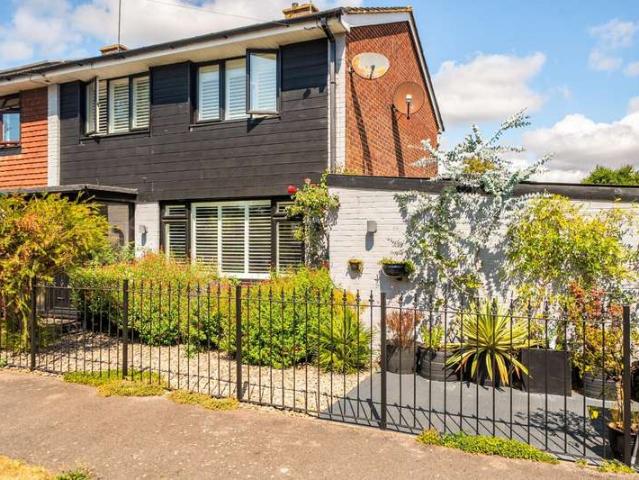 Cottage for sale in Spring Vale, Hampshire