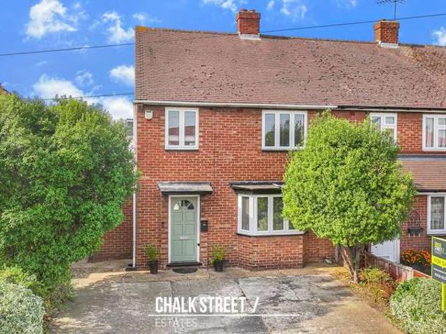 Cottage for sale in London Borough of Havering, Greater London