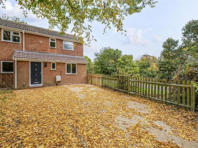 Cottage for sale in Emmbrook, Wokingham