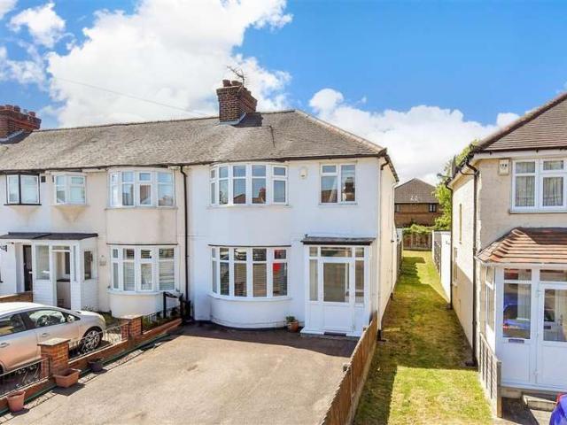 Cottage for sale in Worcester Park, Greater London