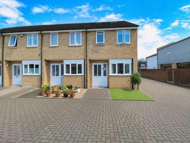 Cottage for sale in Broxbourne, Hertfordshire
