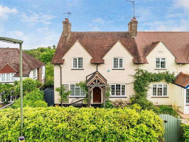 Cottage for sale in Oxted, Hillview