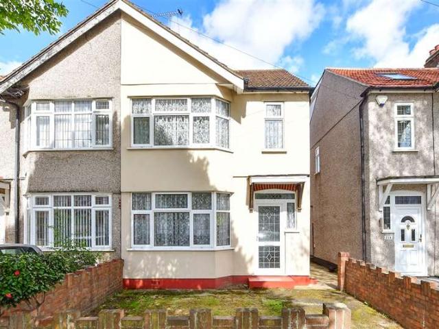 Cottage for sale in Rainham, Greater London