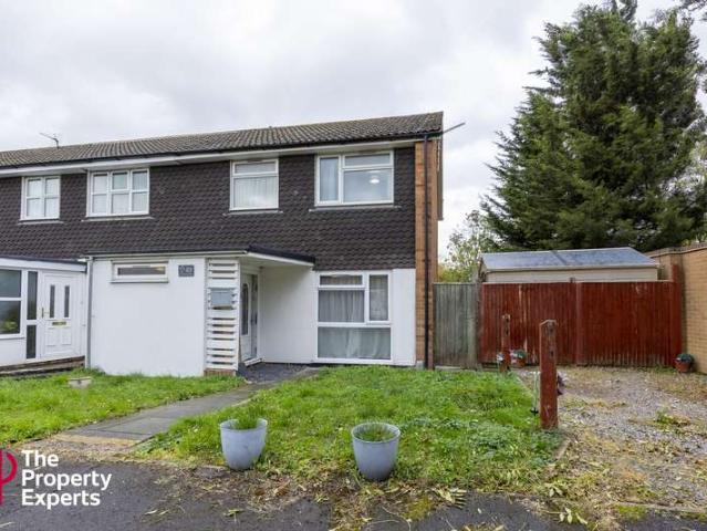 Cottage for sale in Woodley