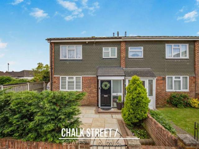 Cottage for sale in Gidea Park, Greater London