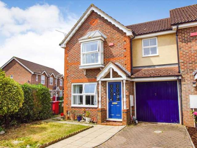 Terraced House for sale in Slough, Cippenham