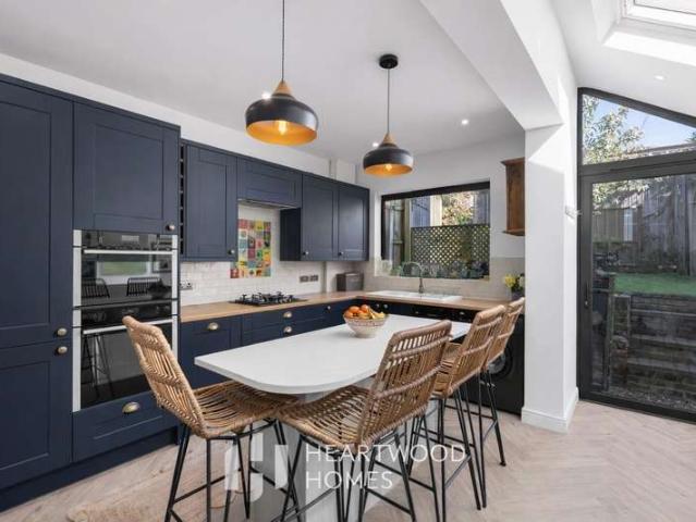 Cottage for sale in St Albans, Five Acres