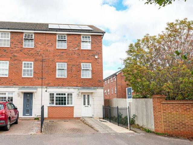 Cottage for sale in Billington Park, Leighton Buzzard